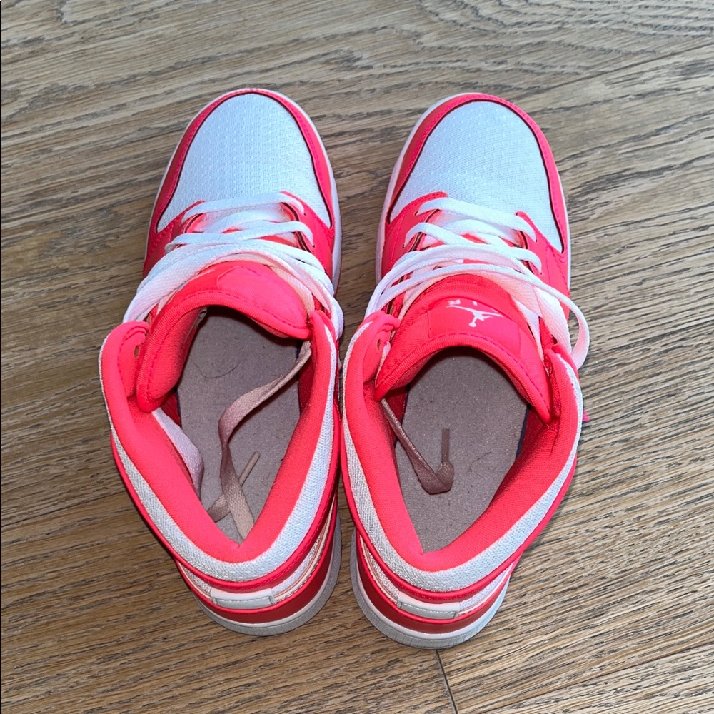 Nike Air Jordan 1 Mid – GS “Hyper Pink”
Size 7Y (fits Women’s 8.5–9) - Picture 4 of 6